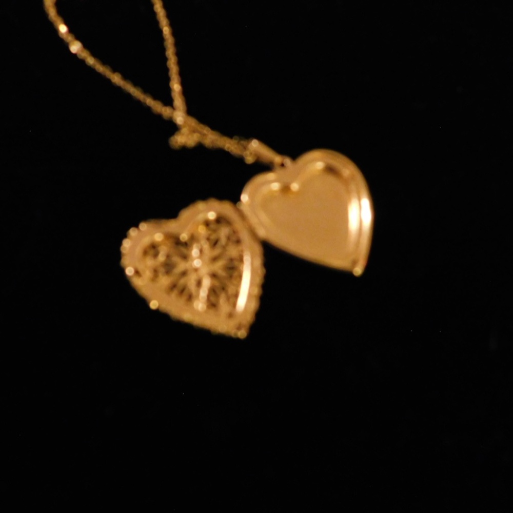 Gold Heart Locket Gold Chain - Picture 7 of 10